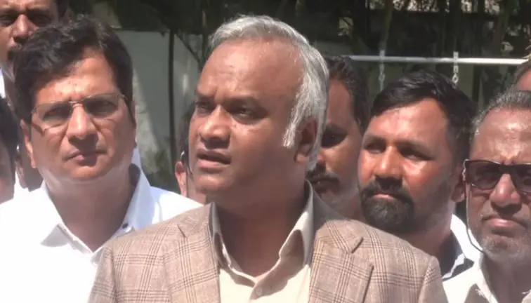 Priyank alleges BJP declaring living voters dead