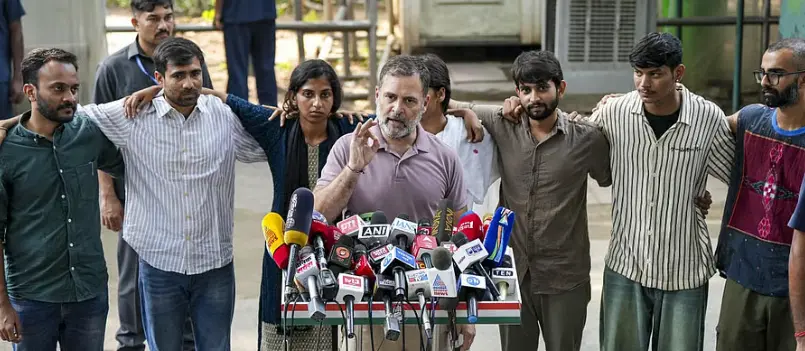  Rahul backs protesting students against Modi