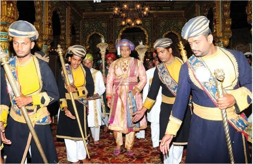 Royal rituals, sacred traditions
