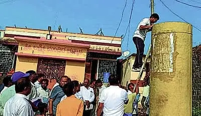  ZP CEO climbs water tank to inspect drinking water facilities