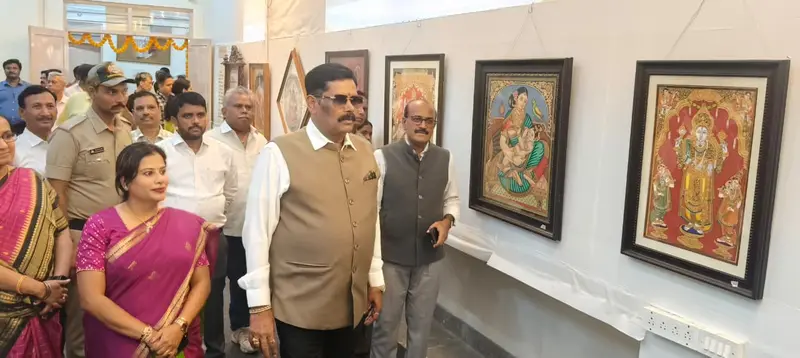Minister inaugurates Dasara fine arts and handicrafts camp