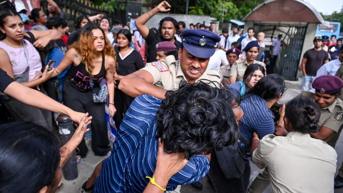 Govt to review police action against anti-CEC protesters