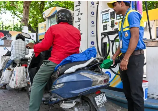 Oil prices rise as Houthis target Saudi energy