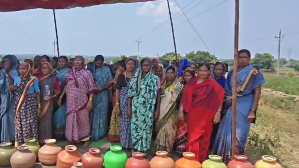Villagers protest on the road demanding water supply 