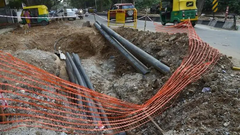 East Corporation bans digging of new roads