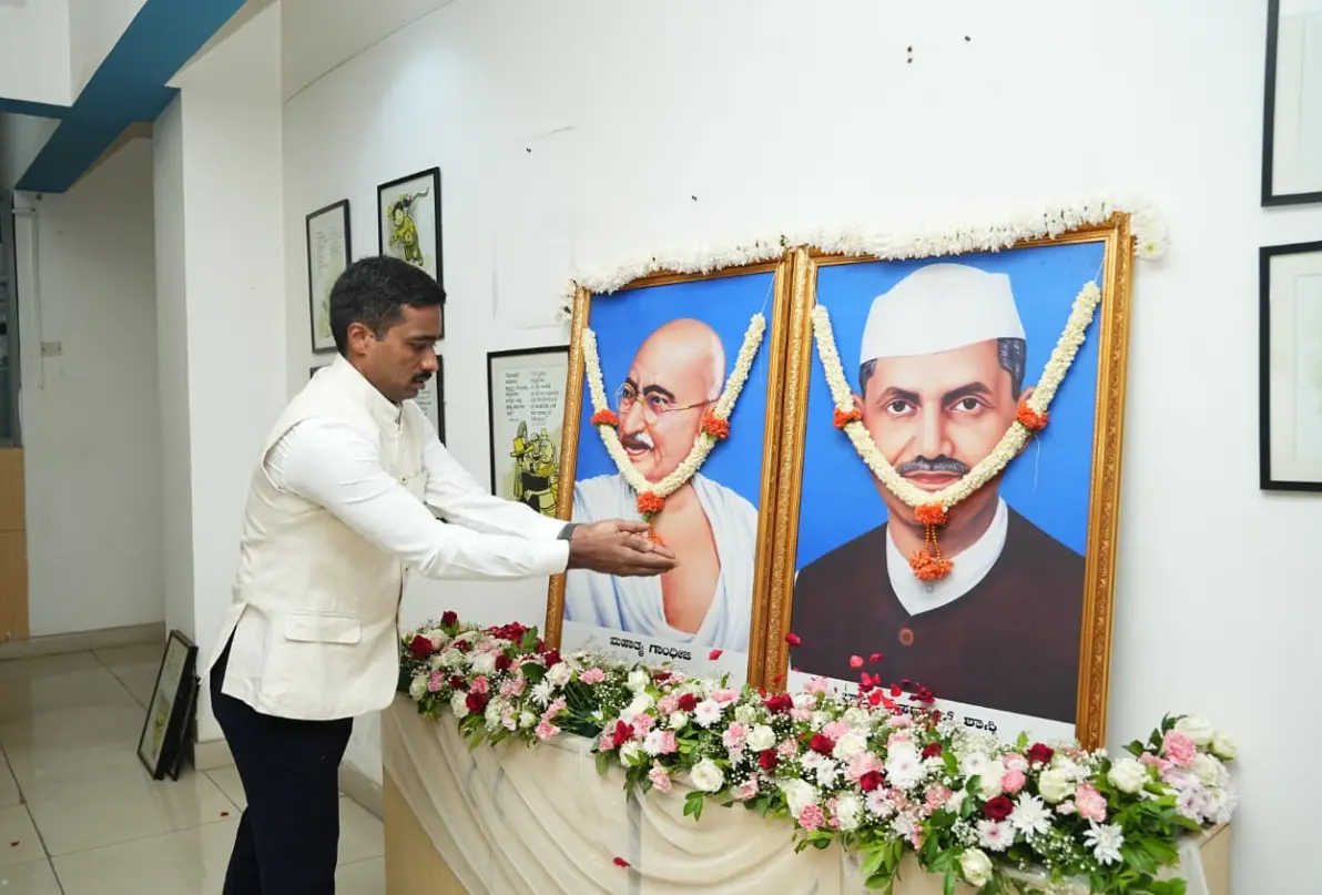 DIPR officials honor Gandhi, Shastri on Gandhi Jayanti