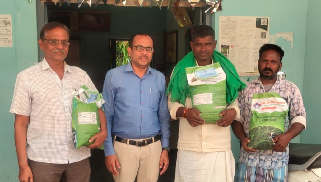Koppal farmers receive free fodder seed minikits