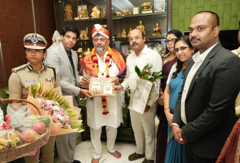 Yatindra invites Shivakumar, Parameshwara to Mysuru Dasara