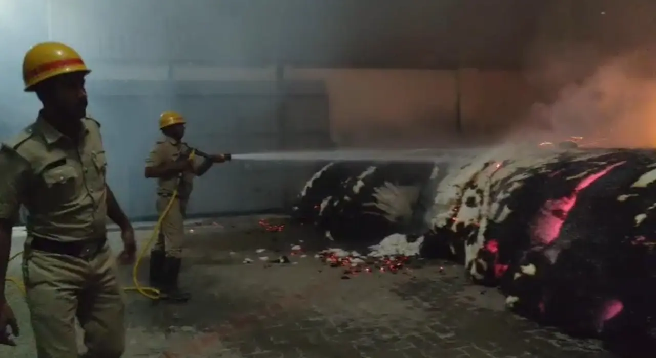 Predawn fire guts cotton mill in Lakshmeshwar
