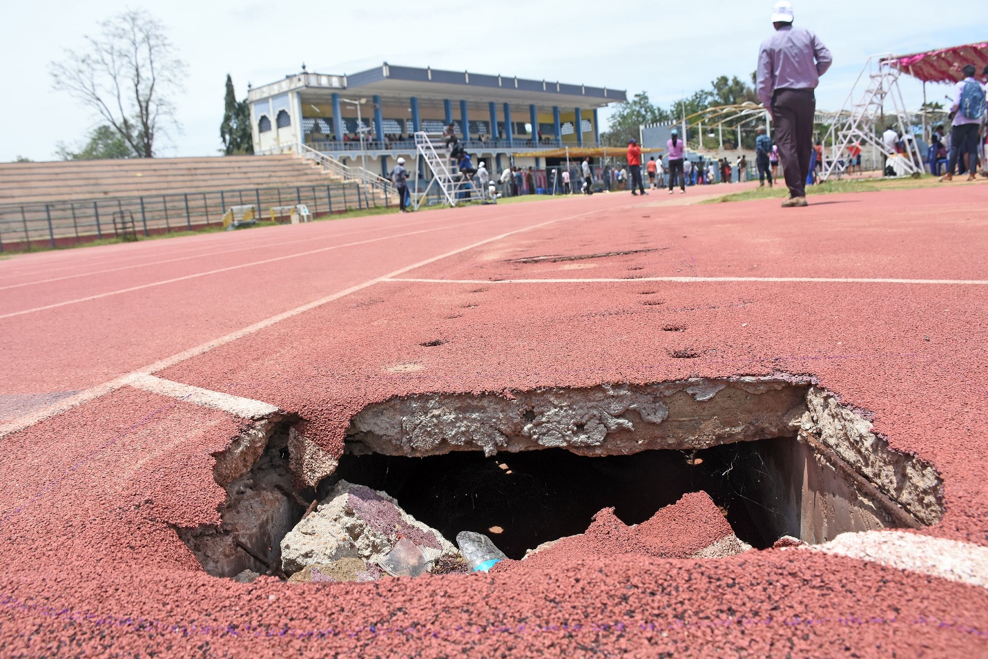 Chamundi Stadium wears a sorry look as Dasara sports draw closer
