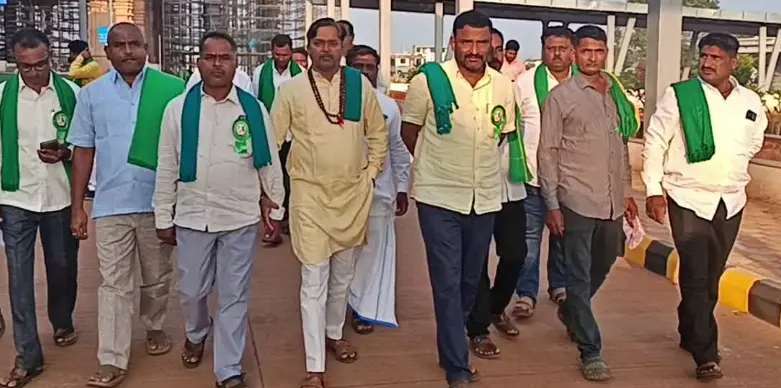 Farmers threaten highway blockade over sugarcane price