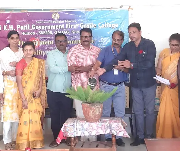 ‘Commerce students must develop strong financial literacy skills’