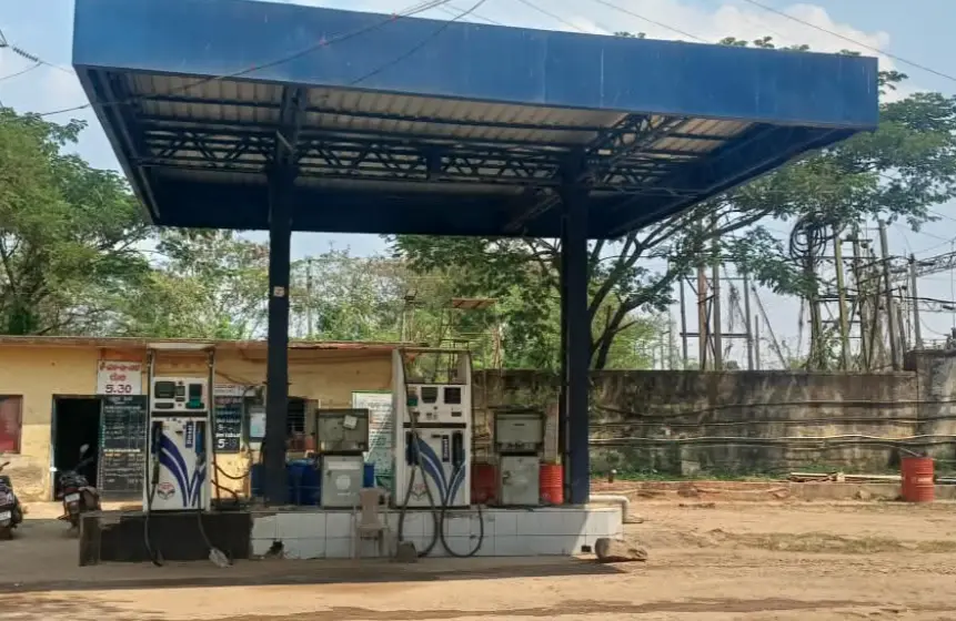 Dry fuel tanks leave NWKRTC buses stranded