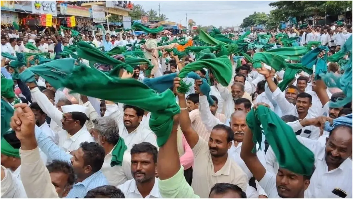 Farmers protest, block highway in Hunagund 