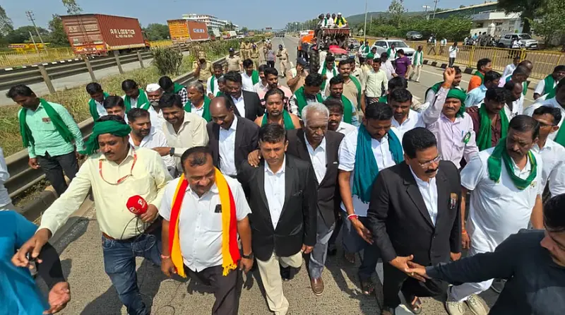 Farmers continue padayatra towards Hubballi