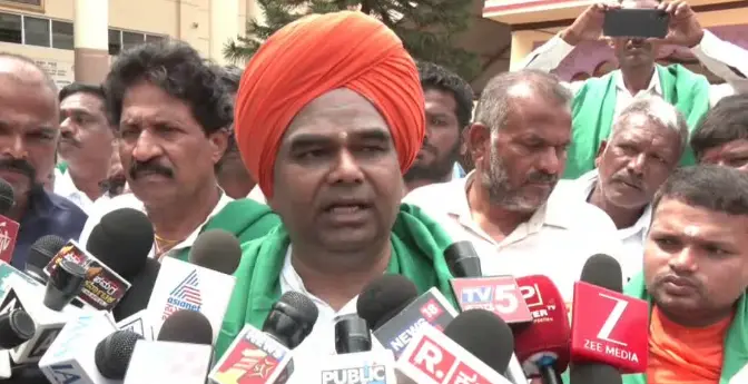 Dingaleshwara Swamiji urges farmers to fight unitedly