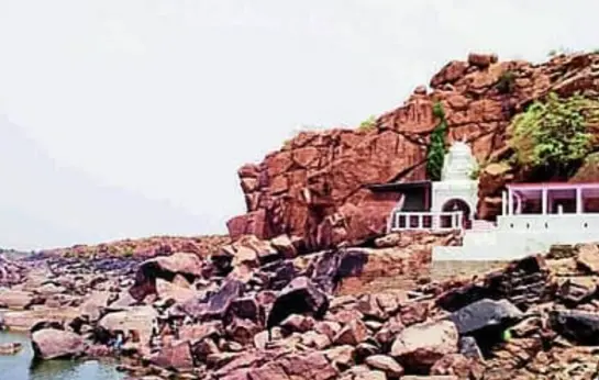 Tourism crumbles amid official neglect