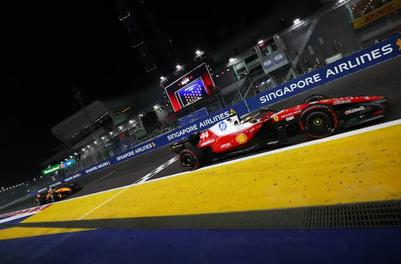  Hamilton Apologises After Costly Pitlane Error