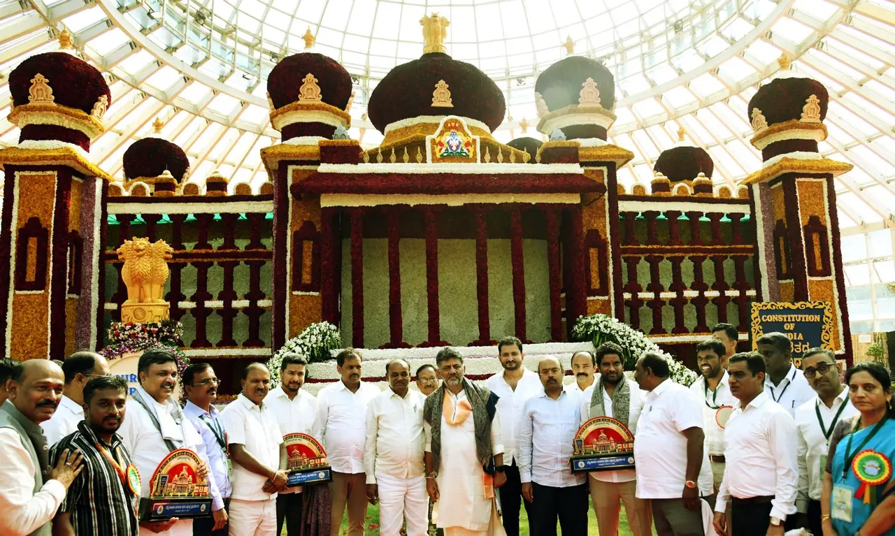 CM releases the balloons to mark the opening of flower show