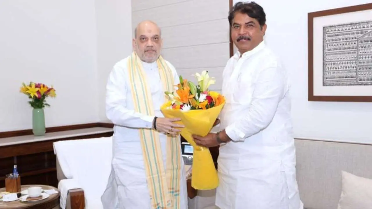 R. Ashoka briefs Amit Shah on state affairs