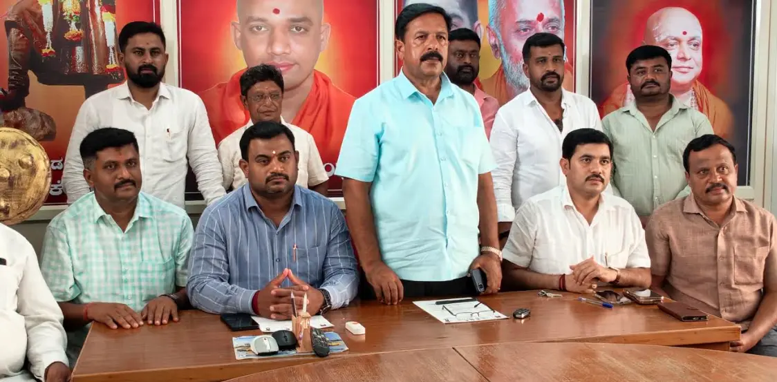‘Vokkaliga leaders must unite to protect community dignity’