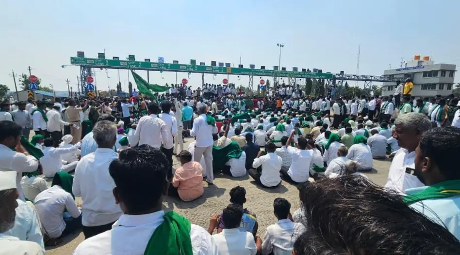 Sugarcane farmers block highways, demand higher prices