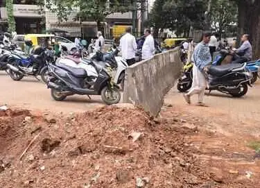 Jayanagar Residents Protest Road Closure Delay