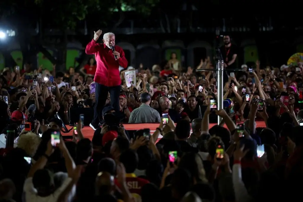Brazil's Lula, Flavio Bolsonaro remain tied in runoff scenario