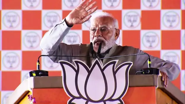 PM Modi Targets Rahul, Tejashwi; Calls RJD-Cong Alliance ‘Like Water and Oil’