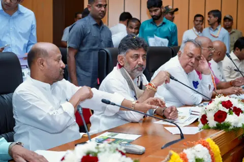 Officials Review Bengaluru’s Five Guarantee Schemes Progress