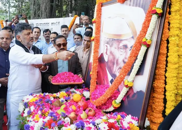 DCM honors engineers, pays floral tribute to M. Visvesvaraya
