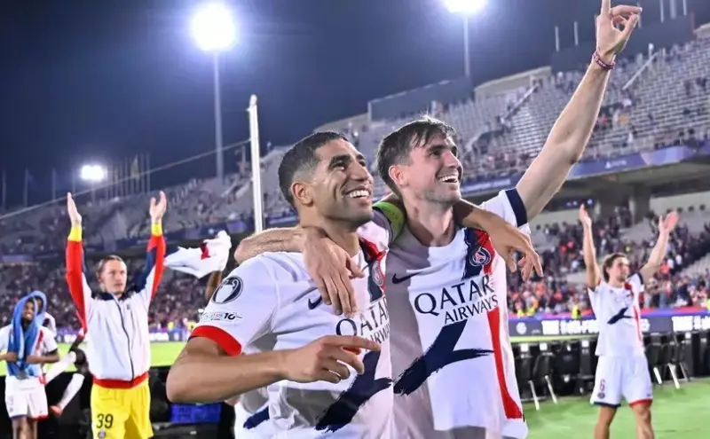 PSG stun Barcelona with late Champions League win