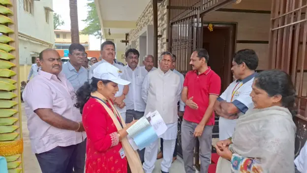 Minister conducts inspection of social survey