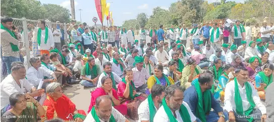 Farmers Protest in Ramanagara Over GBIT Land Compensation