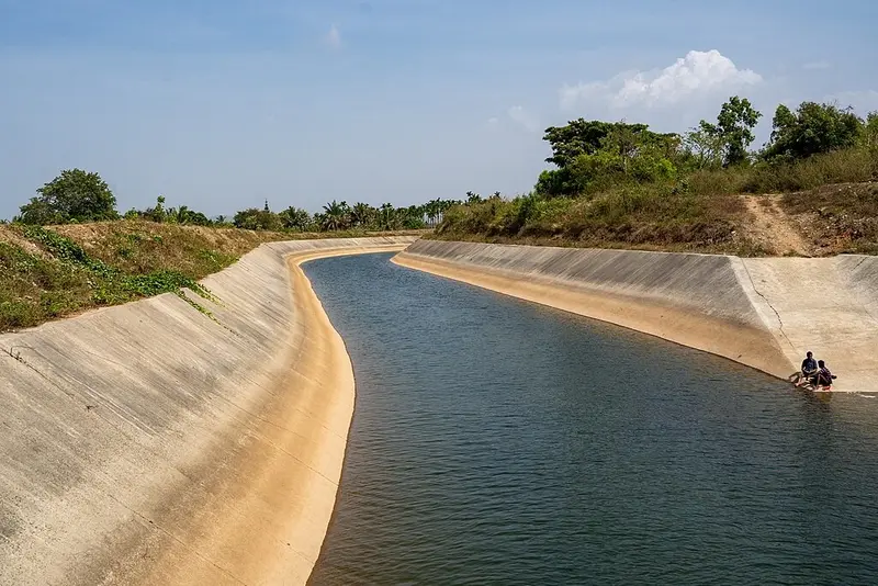 Car accident claims lives near Bhadra canal