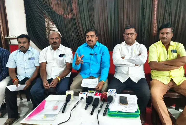 Vijayapura teachers accuse leaders over election delay
