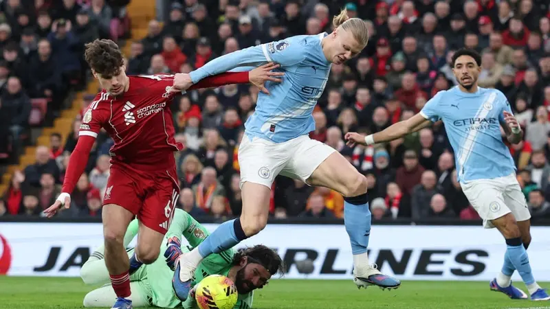 Man City snatch chaotic 2-1 win at Liverpool to stay on Arsenal's heels