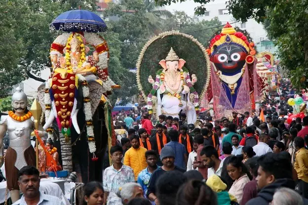 Chariots Through Crowds
