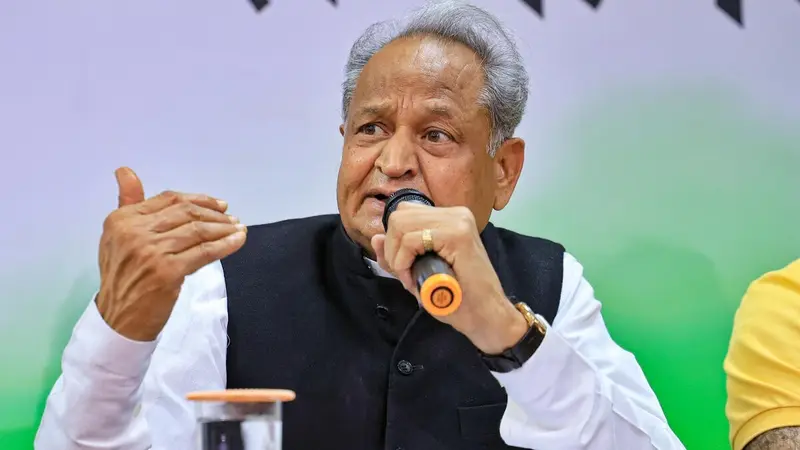 Gehlot slams FIR order against Rahul Gandhi