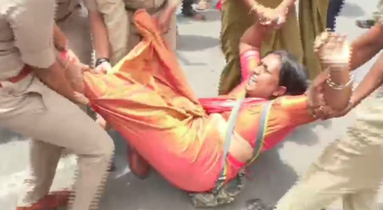 Mandya protesters block highway, several detain