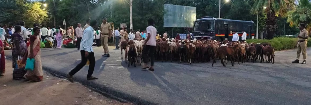 Farmers block road demanding water to fill lakes