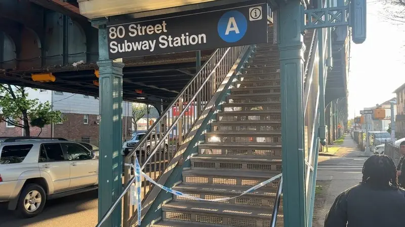 Mayor condemns Queens subway shooting of teen