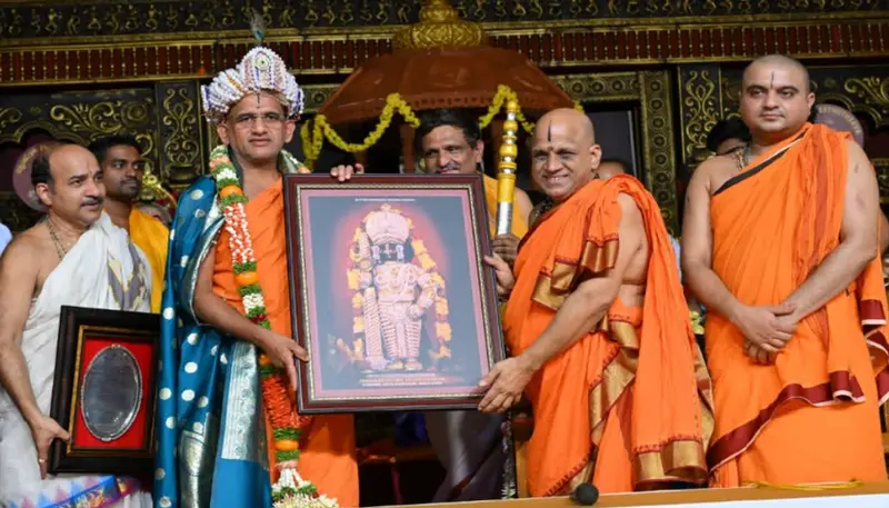 Pejawar seer inaugurates Geethotsava at Sri Krishna Matha