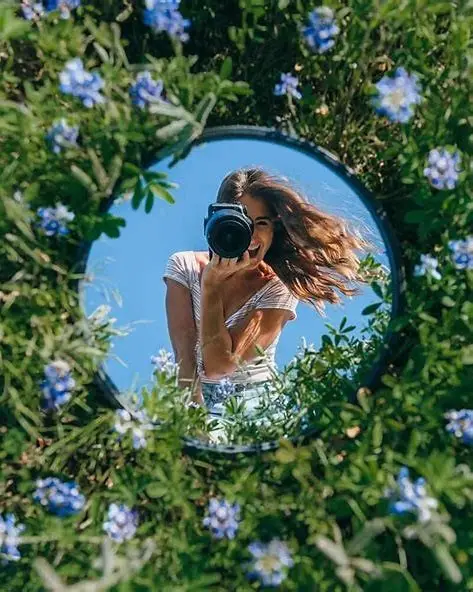 Mirror Illusions: Reflective Creativity