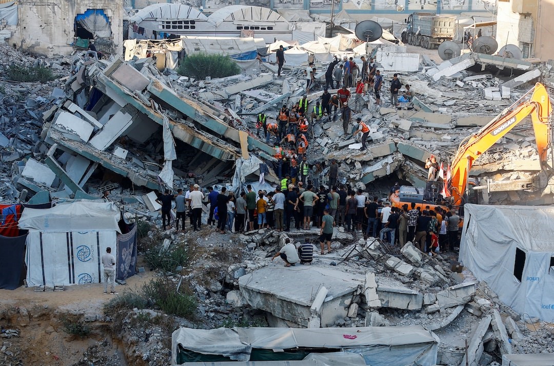 Gaza Building Collapse Kills 21