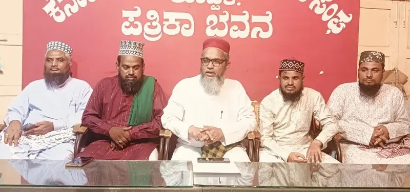 Muslim cleric demands reinstatement of expelled Congress leaders