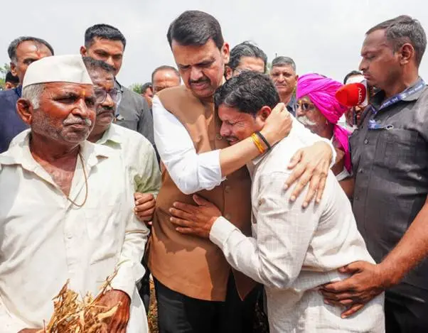 Fadnavis promises blanket drought aid