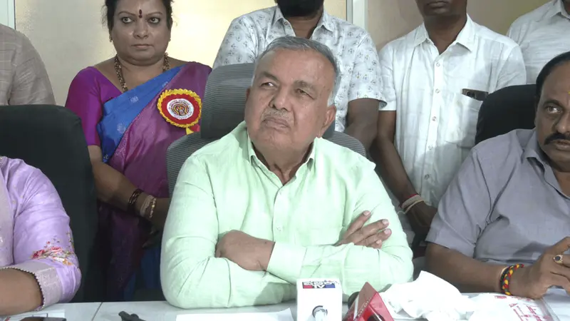No luggage racks allowed on buses, orders Transport Minister