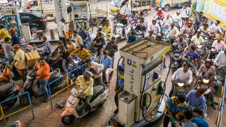 Fake fuel shortage rumors spark city chaos
