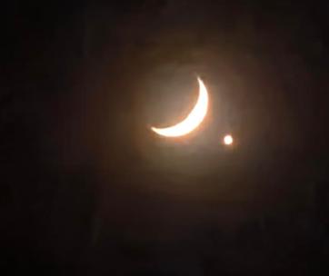 Stargazers amazed by rare Moon-Venus conjunction